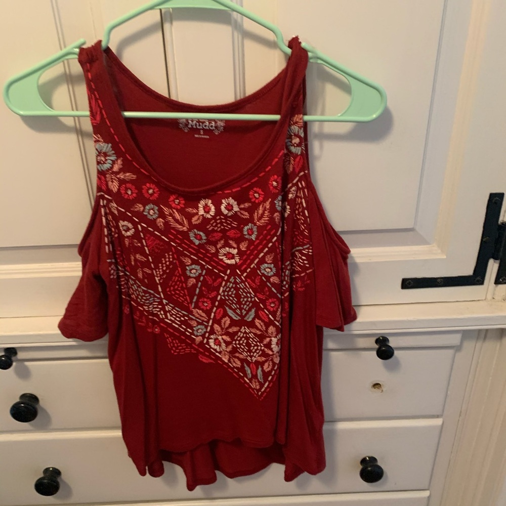 Shoulder Cutout Flowy Top